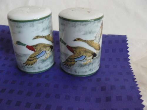 SALT AND PEPPER SET