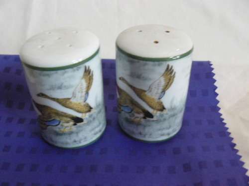 SALT AND PEPPER SET