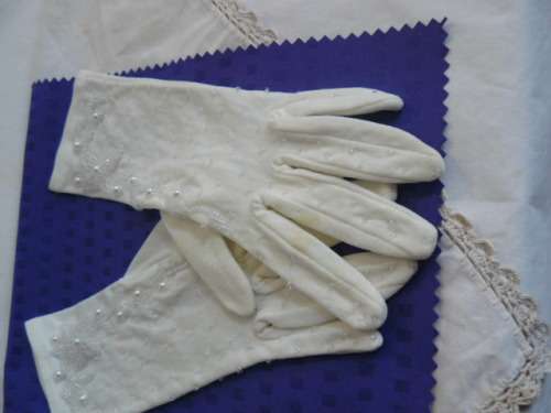 STUNNING HAND BEADDED GLOVES