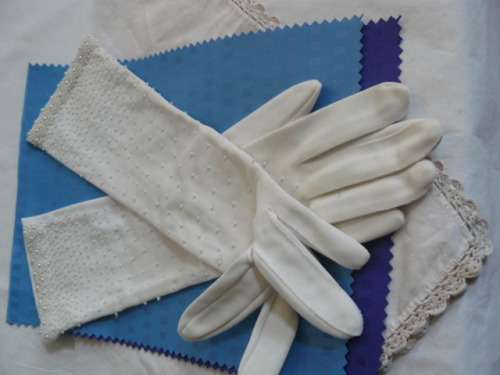 STUNNING HAND BEADDED GOVES