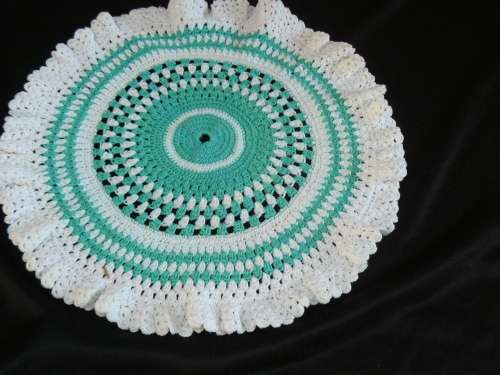 GREEN AND WHITE DOILIE
