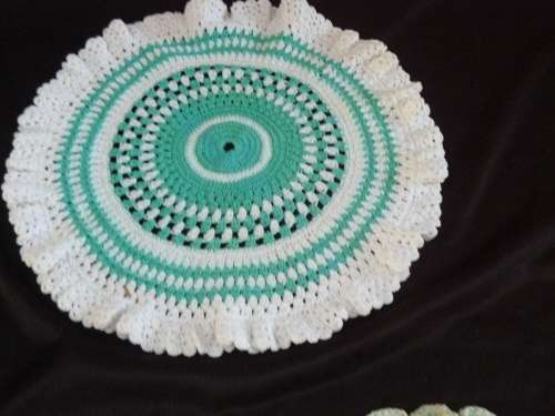 GREEN AND WHITE DOILIE