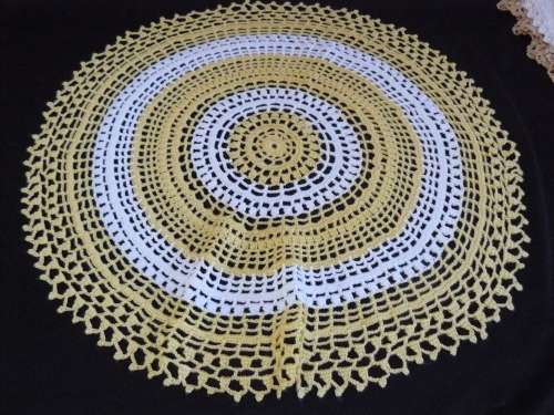 YELLOW AND WHITE COTTON DOILIE