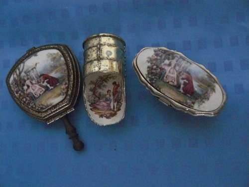 LIPSTICK HOLDER, ASHTRAY AND SWEETENER SCOOP