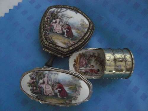 LIPSTICK HOLDER, ASHTRAY AND SWEETENER SCOOP