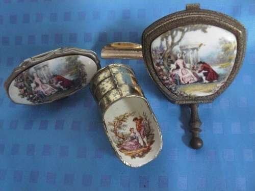 LIPSTICK HOLDER, ASHTRAY AND SWEETENER SCOOP