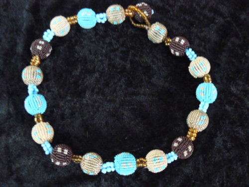 A STUNNING HAND BEADED CHOKER - NECKLACE