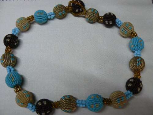 A STUNNING HAND BEADED CHOKER - NECKLACE