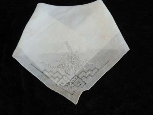 VINTAGE COTTON EMBROIDERED HANKIE