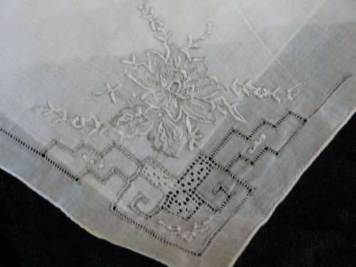VINTAGE COTTON EMBROIDERED HANKIE