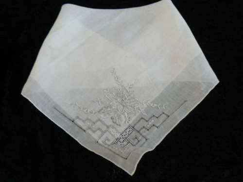 VINTAGE COTTON EMBROIDERED HANKIE