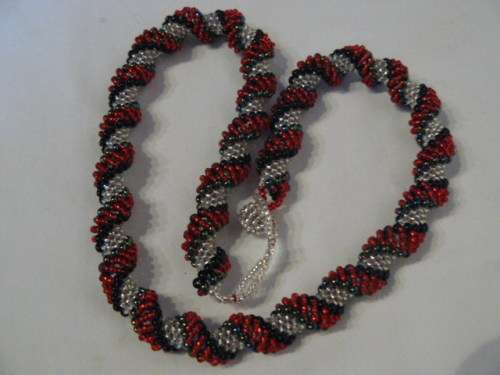 STUNNING BEADED NECKLACE