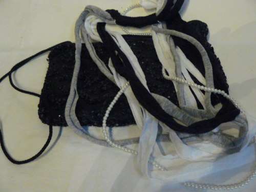 VINTAGE BEADED CLUTCH BAG AND FASHION NECKLACE