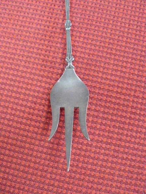 SILVER TONED DETAILED FORK