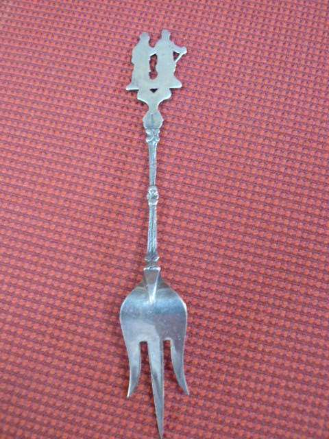 SILVER TONED DETAILED FORK