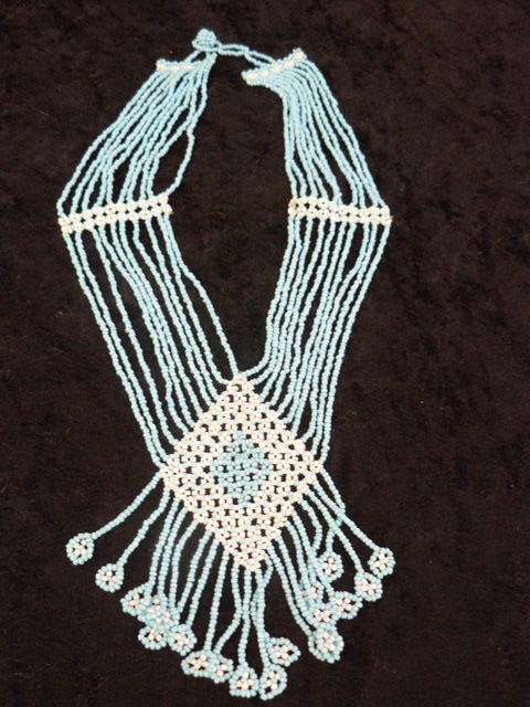 A STUNNING HAND BEADDED NECKLACE