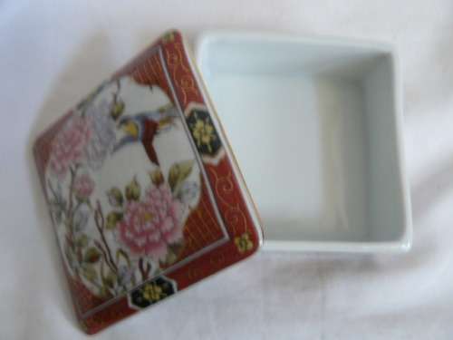 VERY CUTE TRINKET BOX