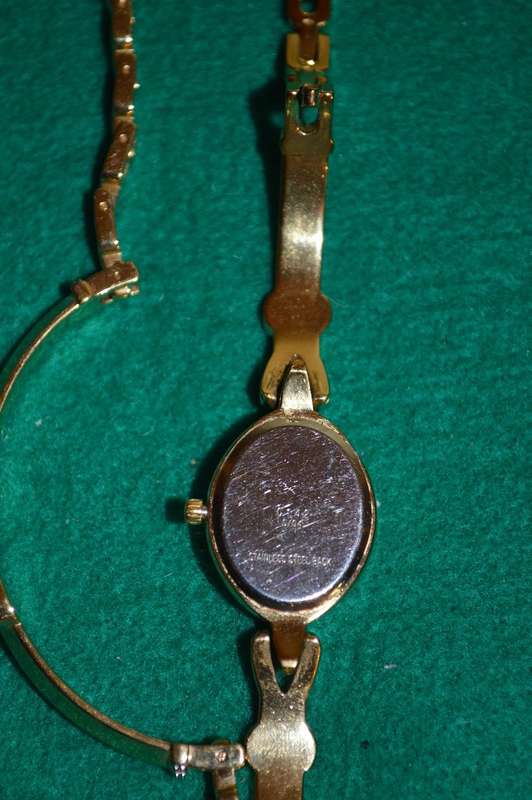Beautiful set,  tempo quarts watch and matching bracelet like new