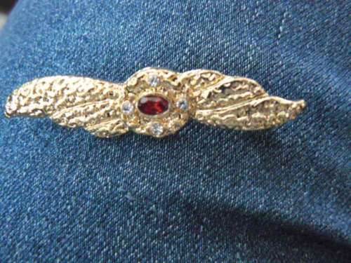 BROOCH WITH RED STONE