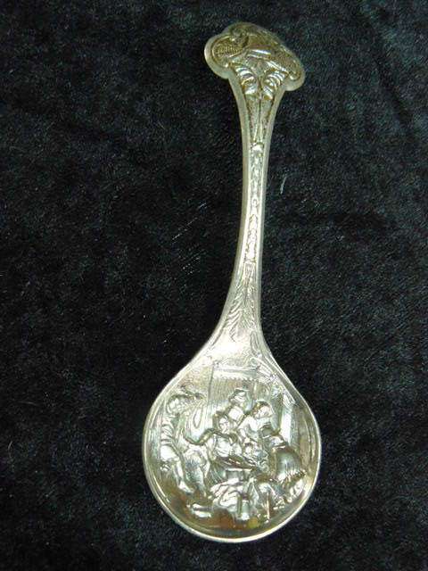 DETAILED SILVER COLOURED SPOON