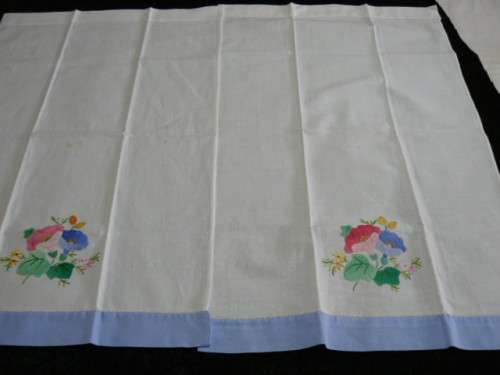 2 X VINTAGE COTTON GUEST TOWELS