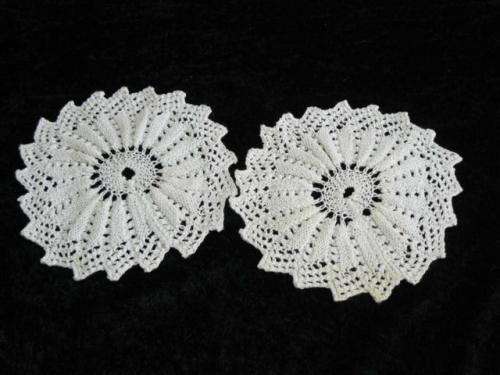 2 HAND  VINTAGE COTTON DOILIES