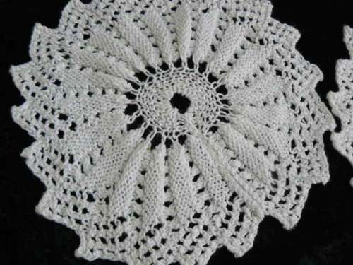 2 HAND  VINTAGE COTTON DOILIES