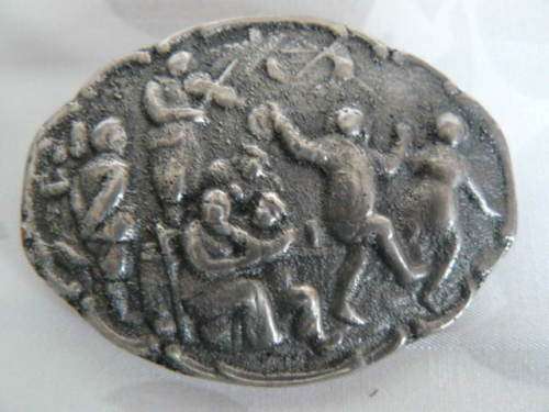 BROOCH