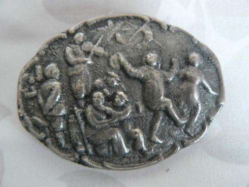 BROOCH