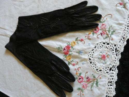 BLACK LEATHER GLOVES
