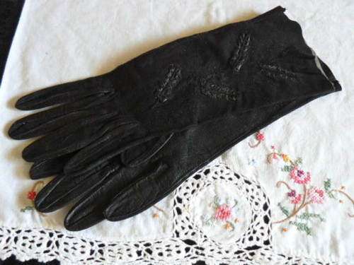 BLACK LEATHER GLOVES