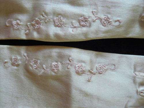 VINTAGE EMBROIDERED SATIN GLOVES VERY PRETTY
