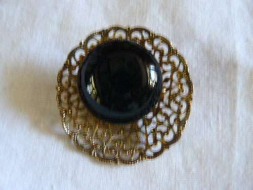 FILIGREE VINTAGE BROOCH WITH BLACK STONE