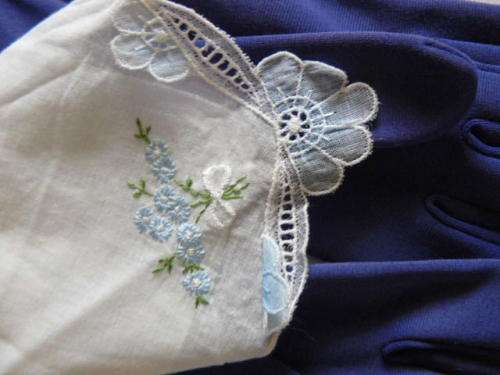 VINTAGE COTTON HANKIE AND GLOVES