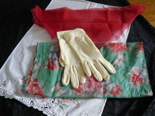2 X SCARVES AND GLOVES