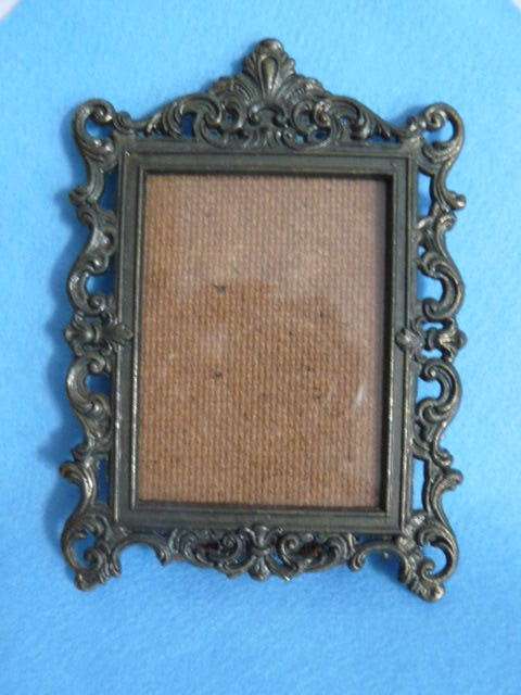 LOVELY MINATURE METAL FRAME