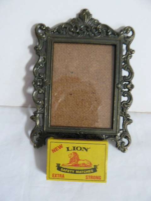 LOVELY MINATURE METAL FRAME