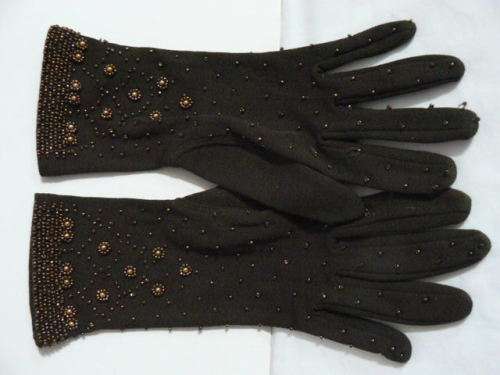 VINTAGE GLOVES BROWN BEADED