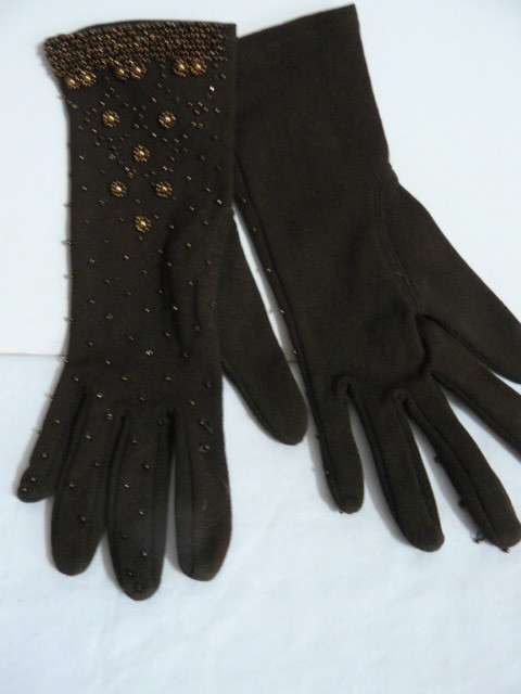 VINTAGE GLOVES BROWN BEADED