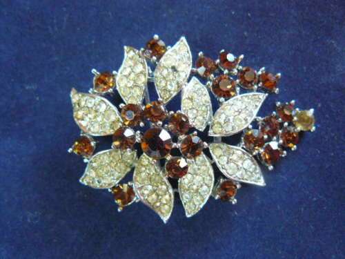PRETTY BROOCH