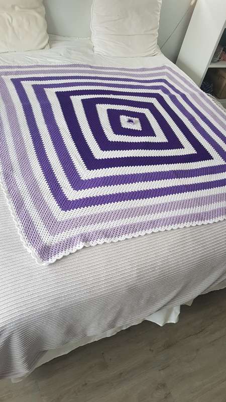 Like new large hand crocheted blanket 150x150