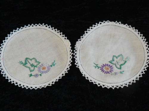 SET OF 2 X ROUND EMBROIDERED DOILIES 19 CM