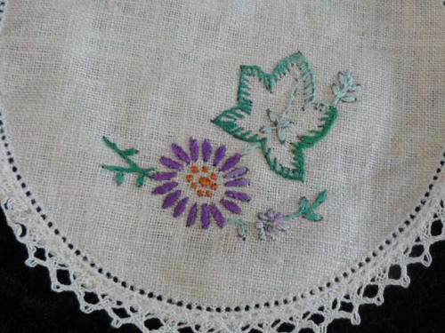 SET OF 2 X ROUND EMBROIDERED DOILIES 19 CM