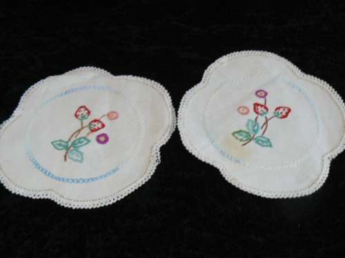 SET OF COTTON DOILIES