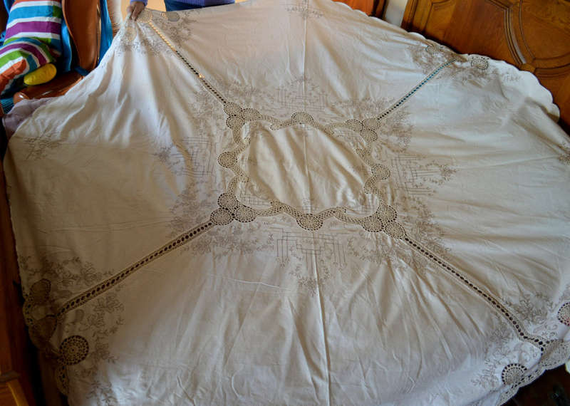 STUNNING Large 2.14m diam cotton, crotchet and embroidered round table cloth