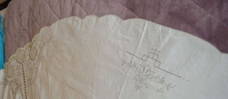 STUNNING Large 2.14m diam cotton, crotchet and embroidered round table cloth
