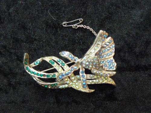 LOVELY FLOWER BROOCH STUNNING