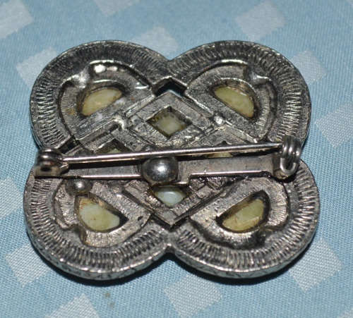 STUNNING VINTAGE DETAILED BROOCH