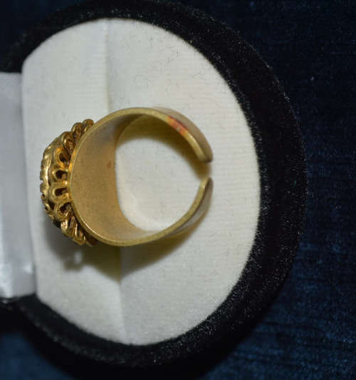 NICE GOLD TONED RING WITHHAND PAINTED PORCELAIN TOP