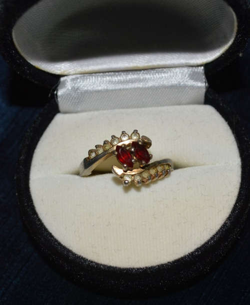 SILVER TONED RING WITH RED STONE